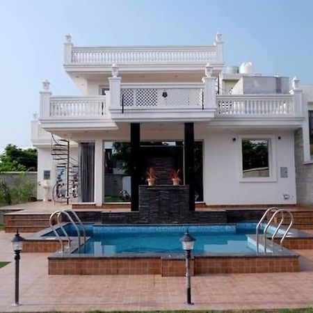 Greystone Villa, Swiming Pool , Bbq , Big Garden, Pool Table, Party Speaker, Bathtub, Kitchen, 15Mins To Golden Temple アムリトサル エクステリア 写真