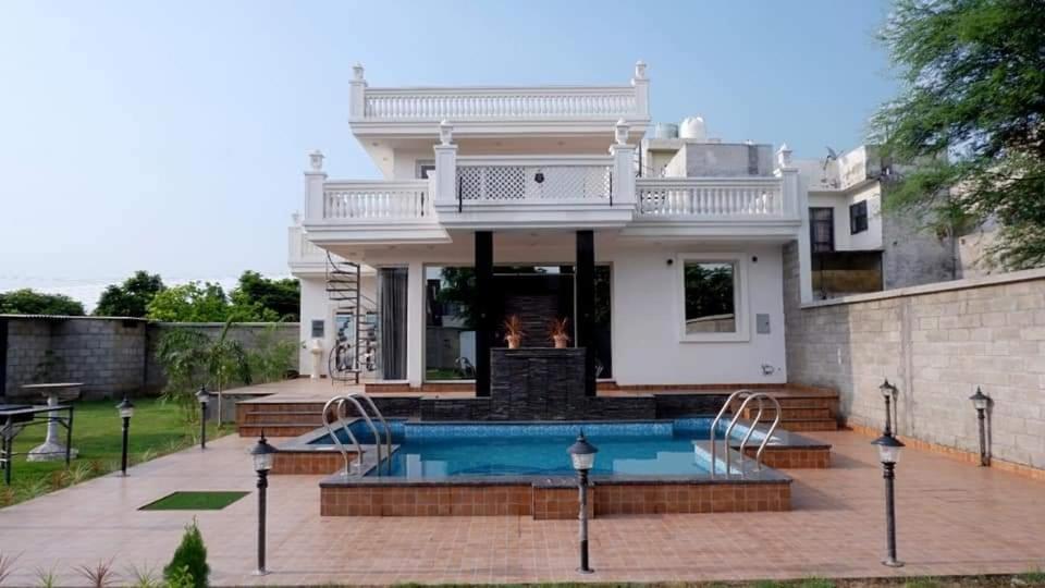 Greystone Villa, Swiming Pool , Bbq , Big Garden, Pool Table, Party Speaker, Bathtub, Kitchen, 15Mins To Golden Temple アムリトサル エクステリア 写真