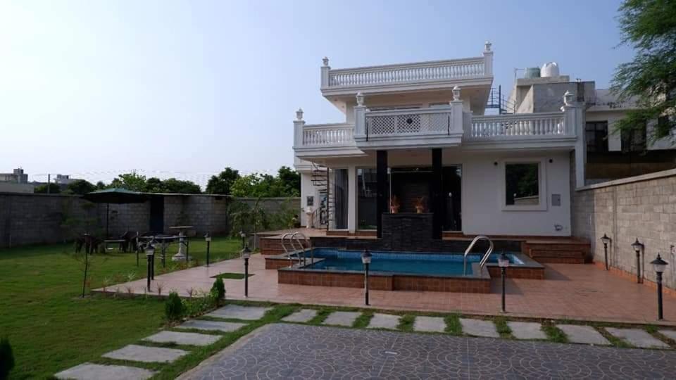 Greystone Villa, Swiming Pool , Bbq , Big Garden, Pool Table, Party Speaker, Bathtub, Kitchen, 15Mins To Golden Temple アムリトサル エクステリア 写真