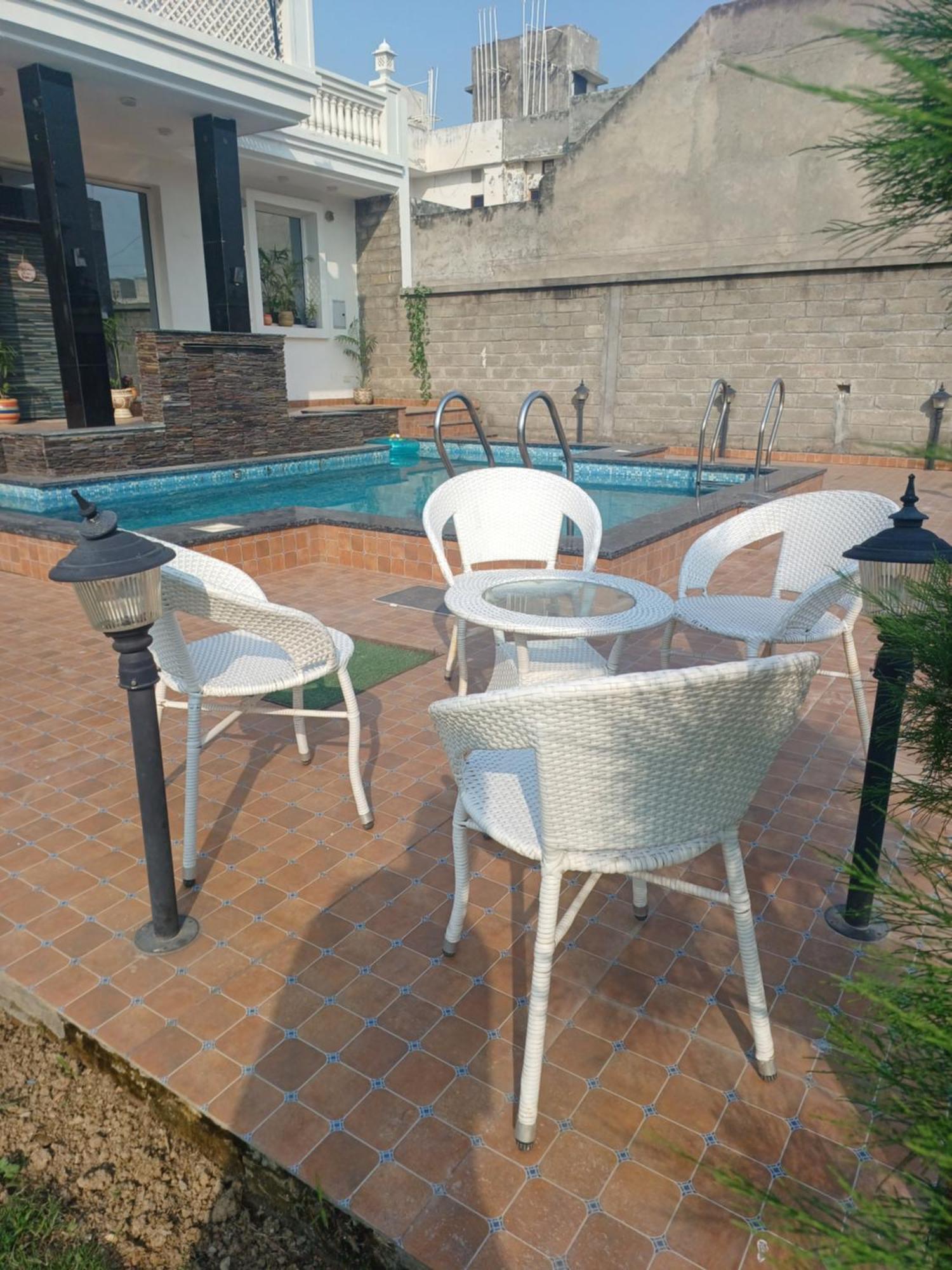 Greystone Villa, Swiming Pool , Bbq , Big Garden, Pool Table, Party Speaker, Bathtub, Kitchen, 15Mins To Golden Temple アムリトサル エクステリア 写真