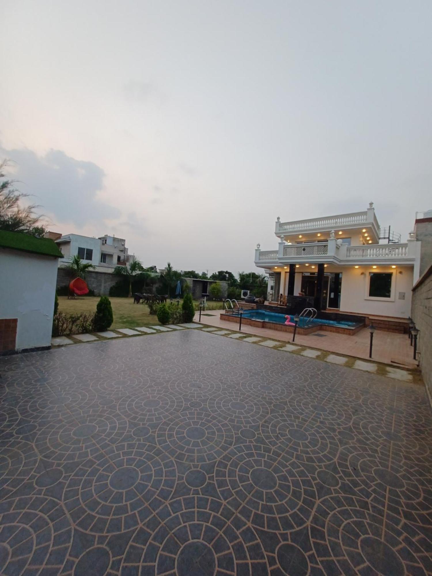 Greystone Villa, Swiming Pool , Bbq , Big Garden, Pool Table, Party Speaker, Bathtub, Kitchen, 15Mins To Golden Temple アムリトサル エクステリア 写真