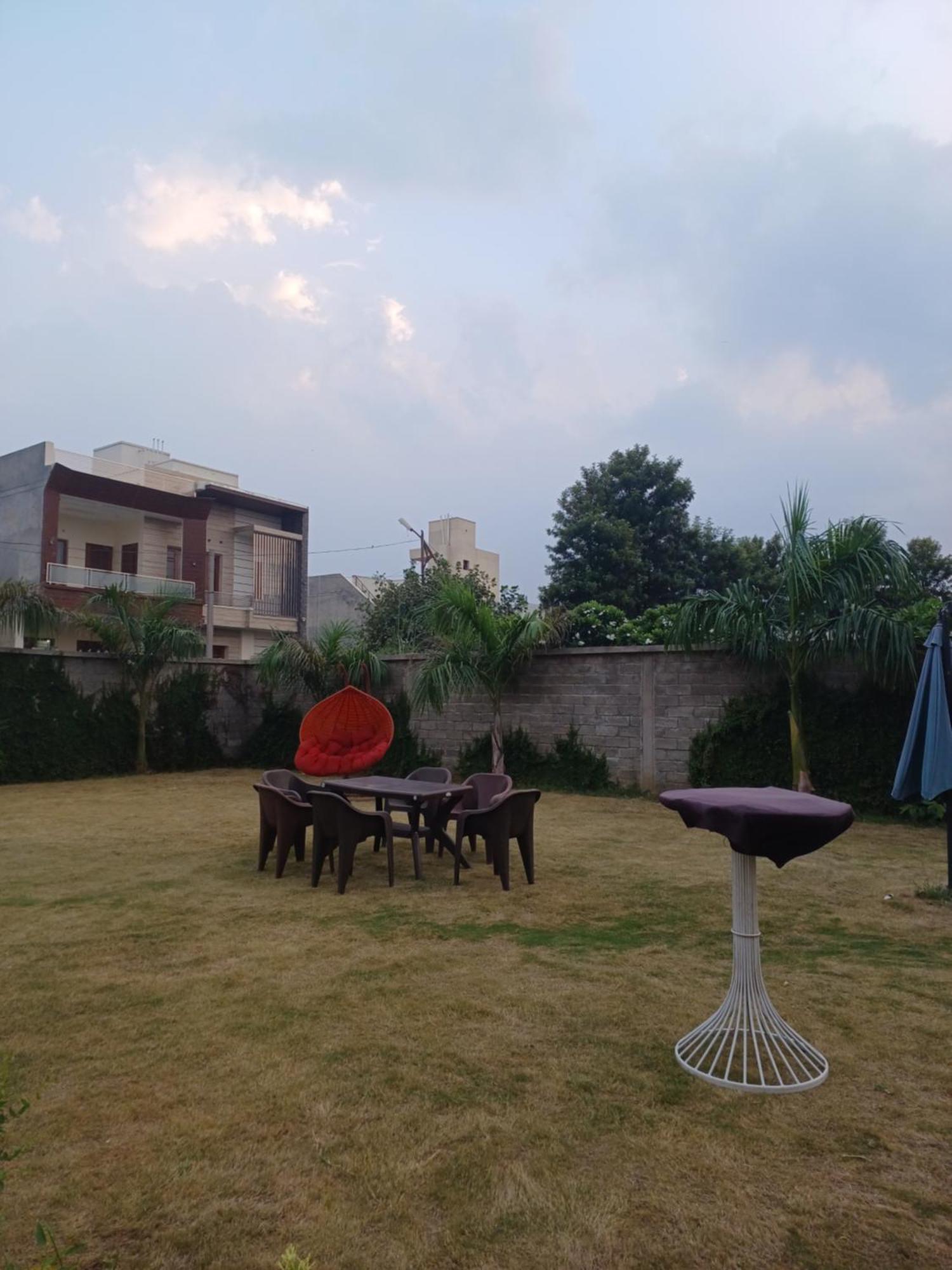 Greystone Villa, Swiming Pool , Bbq , Big Garden, Pool Table, Party Speaker, Bathtub, Kitchen, 15Mins To Golden Temple アムリトサル エクステリア 写真